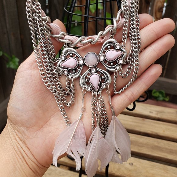 Next Jewelry Jewelry - 💞HP!💘 Light Pink Rhinestone Statement Necklace